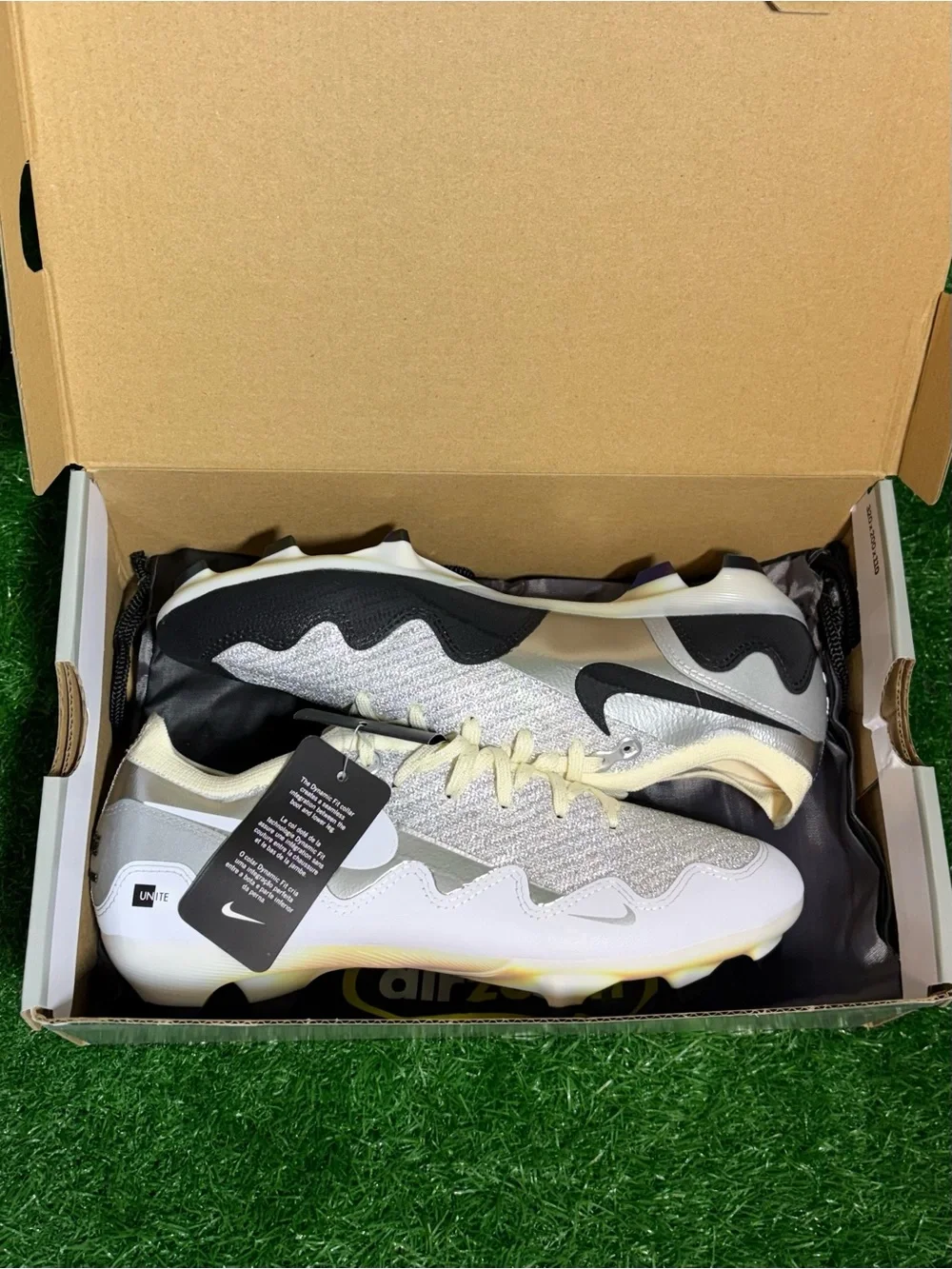 Men’s Soccer Cleats - Nike Mercurial Vapor - Size 8 - New